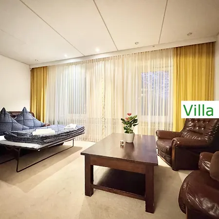 Emg Kempen, In Alleinlage Nah Duesseldorf Und Venlo Mit Pool Und Garten Fuer Familien Gruppen Bis 22 Personen Villa Tönisvorst