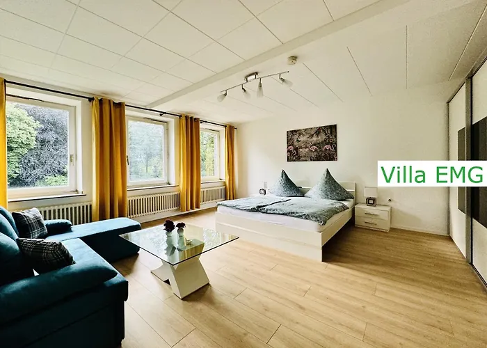 Emg Kempen, In Alleinlage Nah Duesseldorf Und Venlo Mit Pool Und Garten Fuer Familien Gruppen Bis 22 Personen Villa Tönisvorst