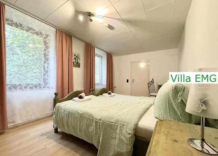 Emg Kempen, In Alleinlage Nah Duesseldorf Und Venlo Mit Pool Und Garten Fuer Familien Gruppen Bis 22 Personen Tönisvorst