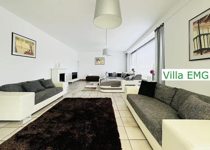 Emg Kempen, In Alleinlage Nah Duesseldorf Und Venlo Mit Pool Und Garten Fuer Familien Gruppen Bis 22 Personen Villa