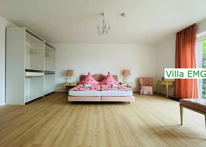 Emg Kempen, In Alleinlage Nah Duesseldorf Und Venlo Mit Pool Und Garten Fuer Familien Gruppen Bis 22 Personen Villa *