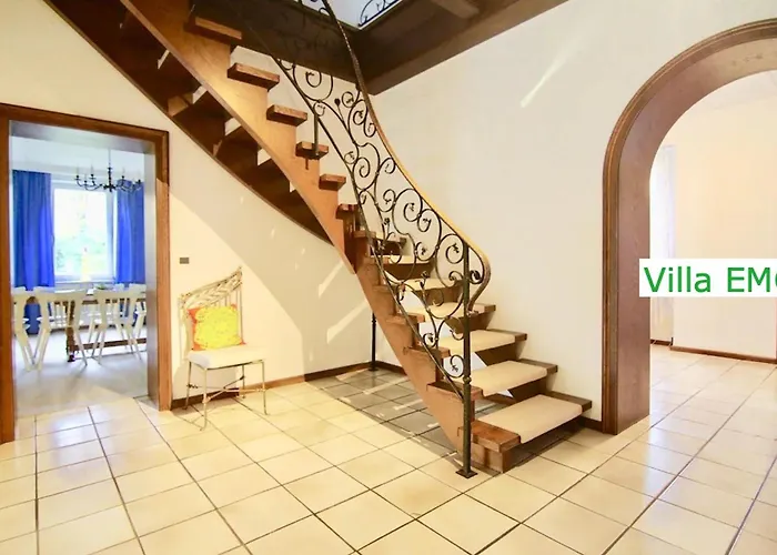 Villa Emg Kempen, In Alleinlage Nah Duesseldorf Und Venlo Mit Pool Und Garten Fuer Familien Gruppen Bis 22 Personen Tönisvorst