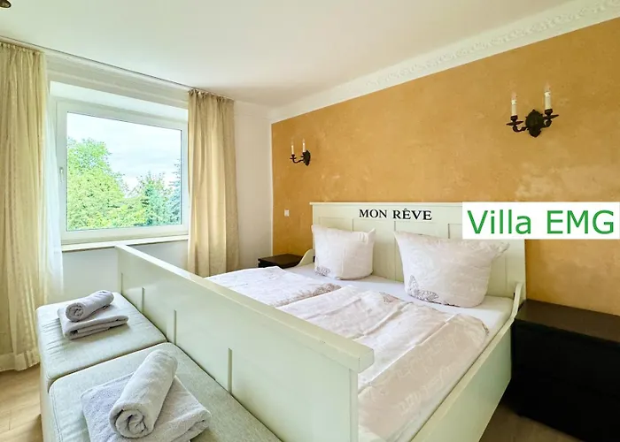 Emg Kempen, In Alleinlage Nah Duesseldorf Und Venlo Mit Pool Und Garten Fuer Familien Gruppen Bis 22 Personen Villa