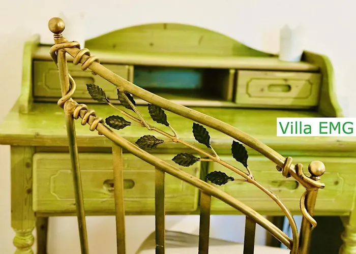 Villa Emg Kempen, In Alleinlage Nah Duesseldorf Und Venlo Mit Pool Und Garten Fuer Familien Gruppen Bis 22 Personen Tönisvorst