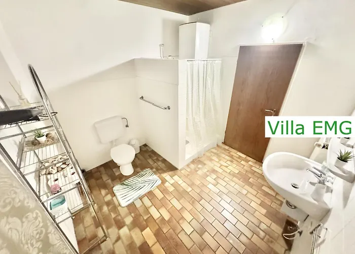 Villa Emg Kempen, In Alleinlage Nah Duesseldorf Und Venlo Mit Pool Und Garten Fuer Familien Gruppen Bis 22 Personen