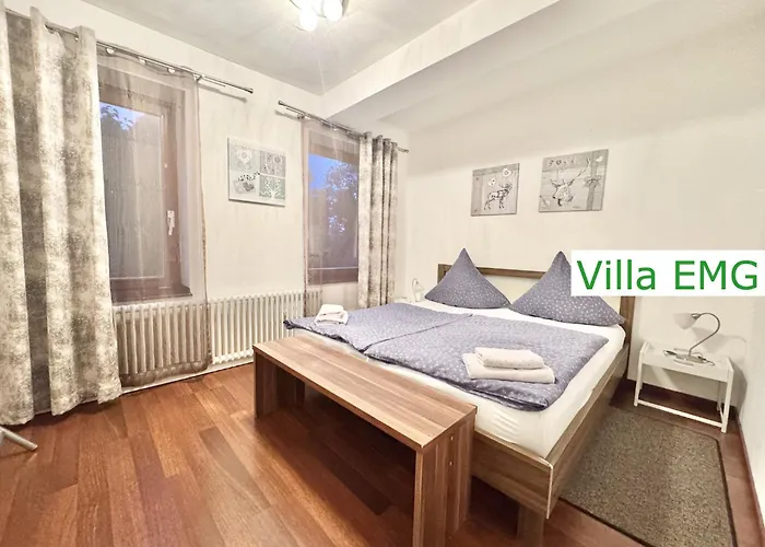 Emg Kempen, In Alleinlage Nah Duesseldorf Und Venlo Mit Pool Und Garten Fuer Familien Gruppen Bis 22 Personen Villa Tönisvorst