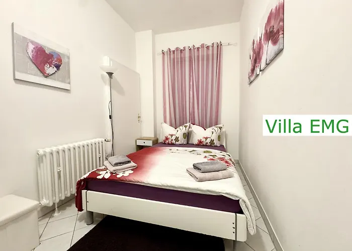 Villa Emg Kempen, In Alleinlage Nah Duesseldorf Und Venlo Mit Pool Und Garten Fuer Familien Gruppen Bis 22 Personen Tönisvorst