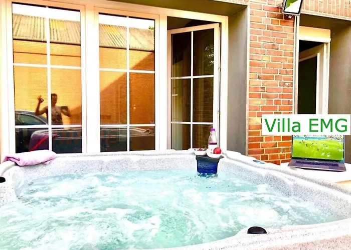 Villa Emg Kempen, In Alleinlage Nah Duesseldorf Und Venlo Mit Pool Und Garten Fuer Familien Gruppen Bis 22 Personen