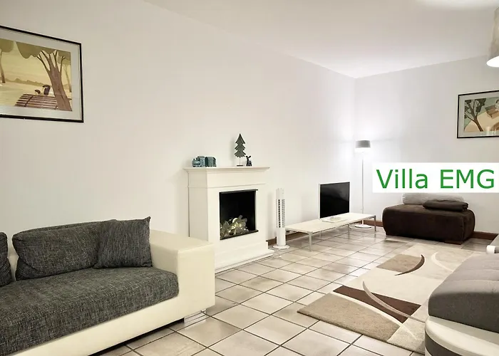 Emg Kempen, In Alleinlage Nah Duesseldorf Und Venlo Mit Pool Und Garten Fuer Familien Gruppen Bis 22 Personen Villa