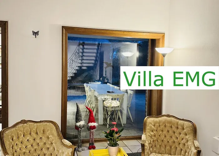 Emg Kempen, In Alleinlage Nah Duesseldorf Und Venlo Mit Pool Und Garten Fuer Familien Gruppen Bis 22 Personen Villa